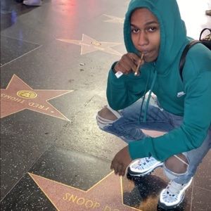 Meet your Posher, Devin